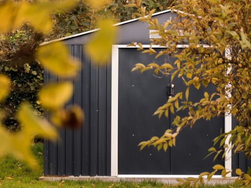GFK Gartenhaus vs Holz: Der ultimative Vergleich – Welches Material ist die bessere Wahl für Ihren Garten?